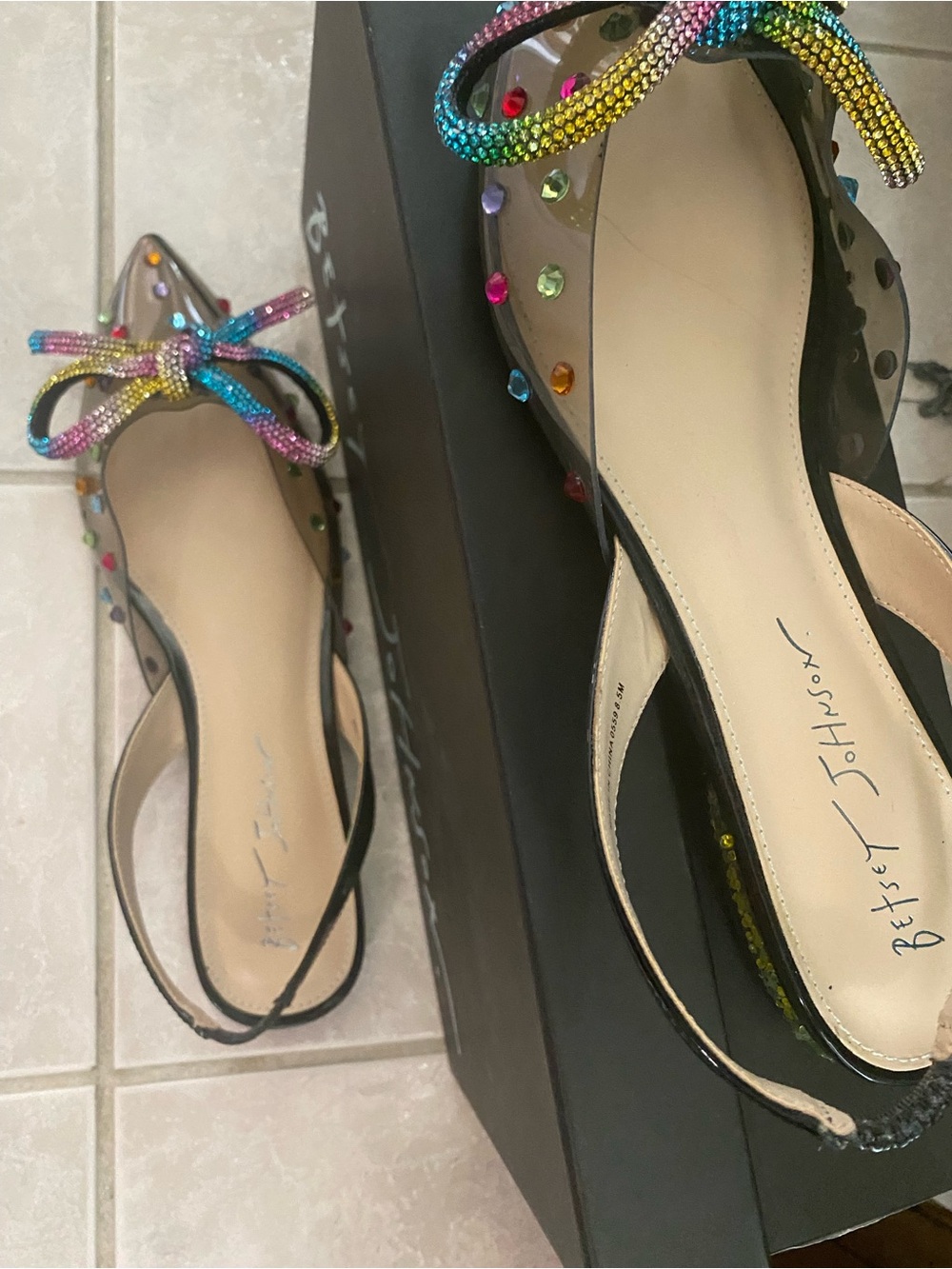 Betsey Johnson Clear Slingback flats with Rainbow Crystal Bow Size 8.5 - Picture 4 of 8